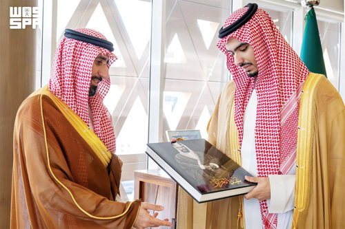  محافظ الدرعية مستقبلاً الرئيس التنفيذي لدارة الملك عبدالعزيز