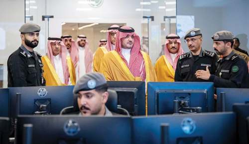  وزير الداخلية مدشناً المركز الرقمي للعمليات الأمنية