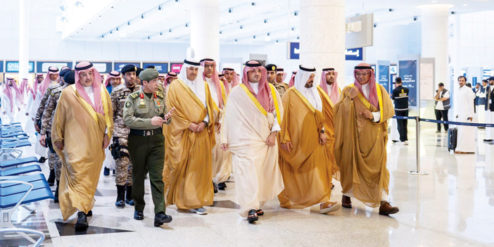 وزير الداخلية يتابع سير منظومة استقبال ضيوف الرحمن في مطار الملك عبدالعزيز 