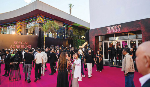 القاهرة تحتفي بالعرض الأول لفيلم «سفن دوجز» 