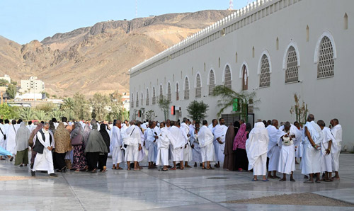 «ميقات ذي الحليفة» بالمدينة المنورة يودع آخر أفواج الحجاج المتجهين إلى مكة المكرمة 