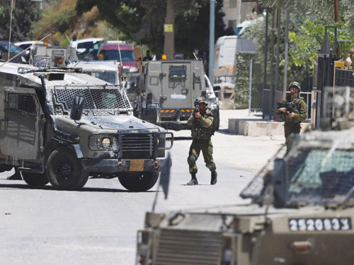 استشهاد طفلة فلسطينية متأثرة بإصابتها في قصف إسرائيلي جنوبي قطاع غزة 
