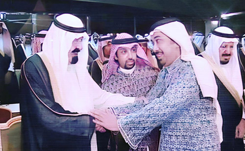 يتشرف بالسلام على الملك عبدالله بن عبدالعزيز - رحمه الله