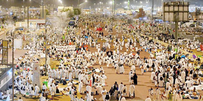 حجاج بيت الله الحرام يستقرون في مشعر مزدلفة 