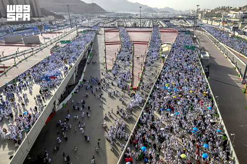تناغم في حركة الحجيج على طوابق جسر الجمرات 