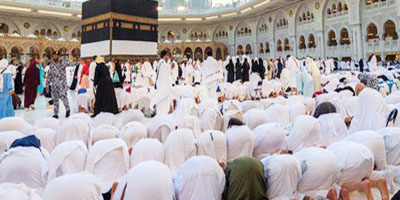 المصلون يؤدون صلاة عيد الأضحى في المسجد الحرام 