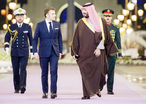ولي العهد في لقاء سابق مع الرئيس الفرنسي
