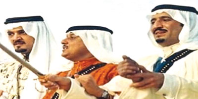 الشعر يُخَلًّد مآثر نُخَب الرجال 