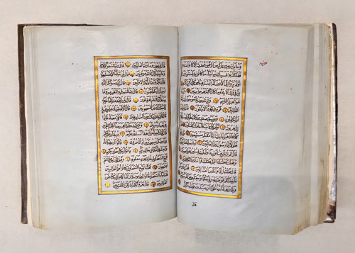 مصحف نادر يعود إلى عام 1843م يتصدر مقتنيات متحف القرآن الكريم بمكة المكرمة 