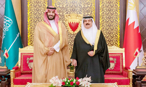 ولي العهد في لقاء سابق مع ملك البحرين
