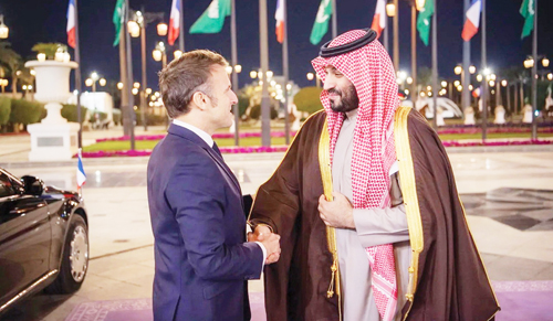 ولي العهد يعتذر عن عدم المشاركة في «قمة السبع» لار