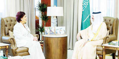 أمير المنطقة الشرقية يناقش مع سفيرة العراق الموضوعات ذات الاهتمام المشترك 