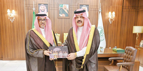 أمير حائل يطلع على خطط هيئة تطوير المنطقة لتعزيز التنمية والاستثمار وبرامج جودة الحياة 