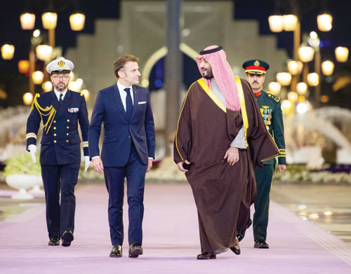 ولي العهد في لقاء سابق مع الرئيس الفرنسي