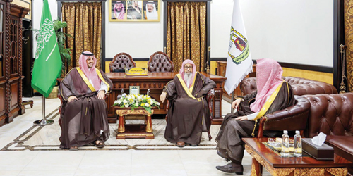 محافظ الطائف يزور مفتي عام المملكة 