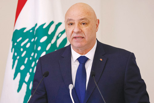 الرئيس اللبناني يشيد بدور الجيش في بسط سلطة الدولة 