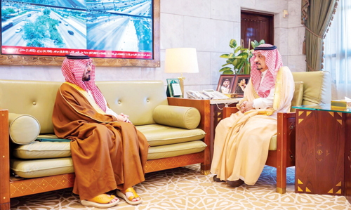  أمير منطقة الرياض مستقبلاً محافظ الخرج
