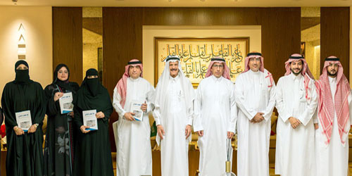 ديوانية القلم الذهبي تحتفي بكتاب: (لغة الخطاب الإعلامي - مقاربات في البنية والسياق والدلالة) لمؤلفه الأستاذ الدكتور بدر بن علي العبد القادر 
