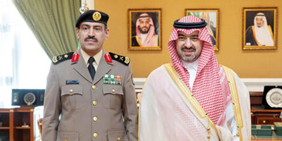 نائب أمير تبوك يقلد نائب مديري الشرطة والمرور بالمنطقة رتبتيهما الجديدتين 