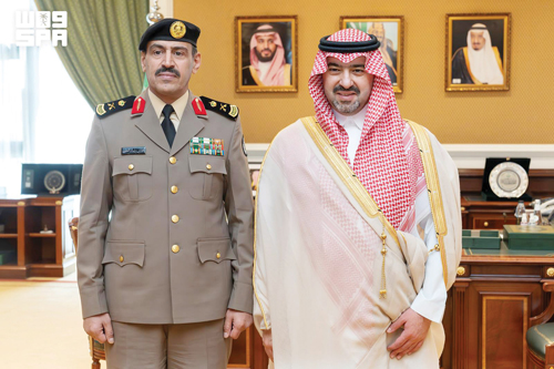 نائب أمير تبوك يقلد نائب مديري الشرطة والمرور بالمنطقة رتبتيهما الجديدتين 