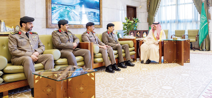 أمير منطقة الرياض يستقبل مدير شرطة الرياض ومساعديه  