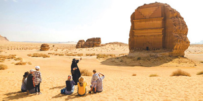 العُلا.. الأرض والسماء تتنافسان على إبهار الزائر 