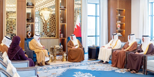 ولي عهد البحرين خلال استقباله السفير نايف السديري