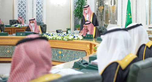 خادم الحرمين خلال ترؤسه جلسة مجلس الوزراء في جدة