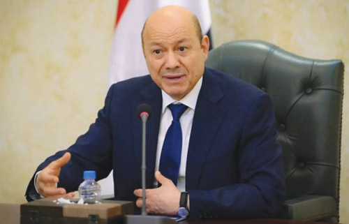 أكد أن موانئ الحديدة مفتوحة أمام الملاحة البحرية 