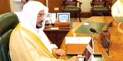 وزير الشؤون الإسلامية يدشّن خدمة بطاقة «مسلم جديد» 