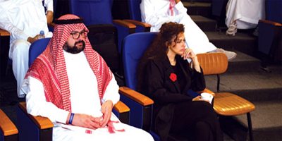 كيف صنعت النساء جزءًا من الذاكرة الأدائية السعودية؟ وكيف يمكن إنقاذ هذا الموروث من النسيان دون تحويله إلى صورة جامدة من الماضي؟ 