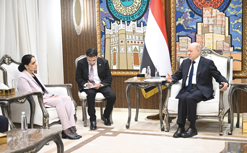 د. العليمي خلال استقباله سفيرة المملكة المتحدة لدى اليمن