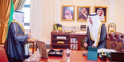 أمير منطقة تبوك يستقبل إخوان الشيخ جزاع بن كريم العطوي 