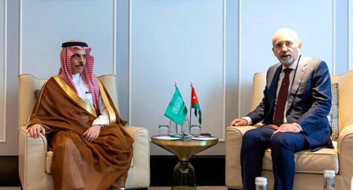 وزير الخارجية يلتقي نائب رئيس الوزراء وزير خارجية الأردن 