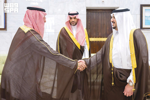 نائب أمير منطقة الرياض مستقبلا الرئيس التنفيذي للهيئة العامة للعقار