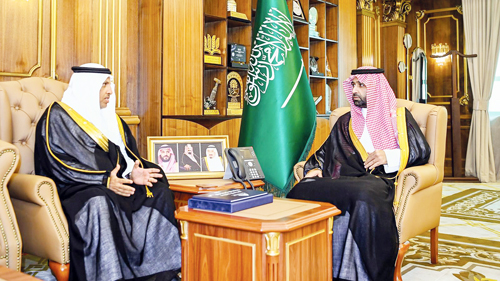 أمير جازان خلال استقباله أمين المنطقة