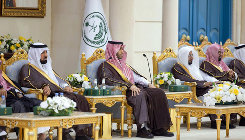 سموه مترئساً الجلسة الأسبوعية