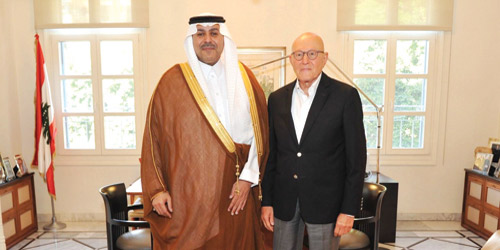 السفير الدوسري خلال لقائه تمام سلام