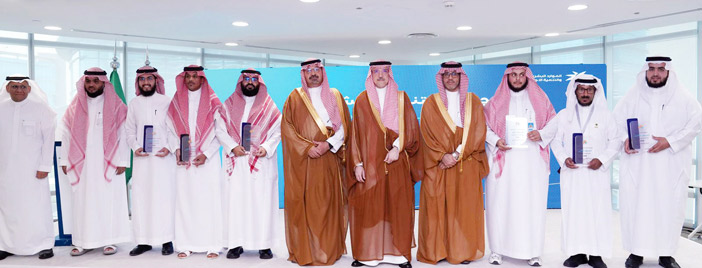 نائب وزير الموارد البشرية يكرم الفائزين بجائزة التنمية الشبابية 