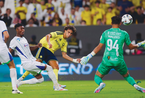 النصر اكتفى بثلاثية أمام الفتح