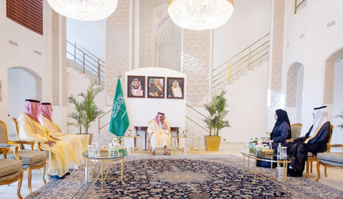 أمام وزير الخارجية 