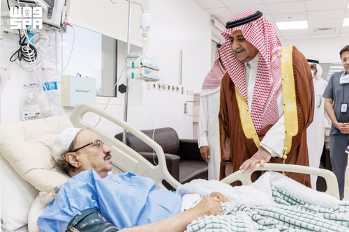 أمير منطقة تبوك يطمئن على صحة محافظ حقل 