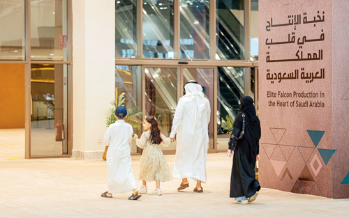  إقبال على المزاد الدولي لمزارع إنتاج الصقور
