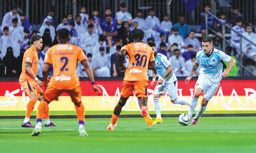 الهلال هزم الفيحاء بثلاثية ويواصل تقدمه