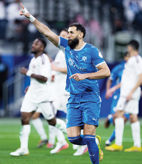 بنزيما يغادر الهلال بعد 6 اشهر من الانضمام له