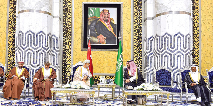 ولي العهد في مقدمة مستقبلي ومودعي سلطان عمان 
