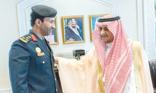 سموه خلال تقليده الرتبة