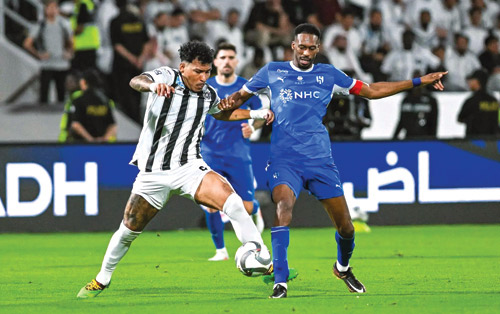 الهلال انتزع الصدارة بعد فوزه على الشباب