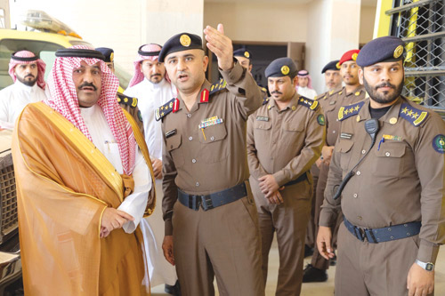 مدير الدفاع المدني يشرح للمحافظ مهام الإدارة