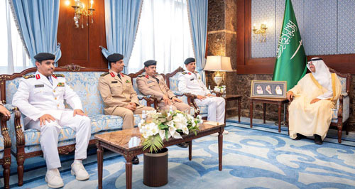 محافظ الأحساء خلال اللقاء